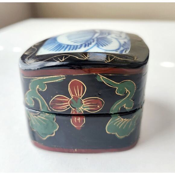 🦋Host Pick Chinese Lacquer Shard Box Blue White Porcelain Floral Black Lacquer - Picture 6 of 12